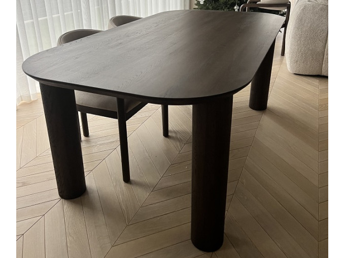 ĄŽUOLO MASYVO OVALUS VALGOMOJO STALAS - MASA, ĄŽUOLINĖS KOJOS