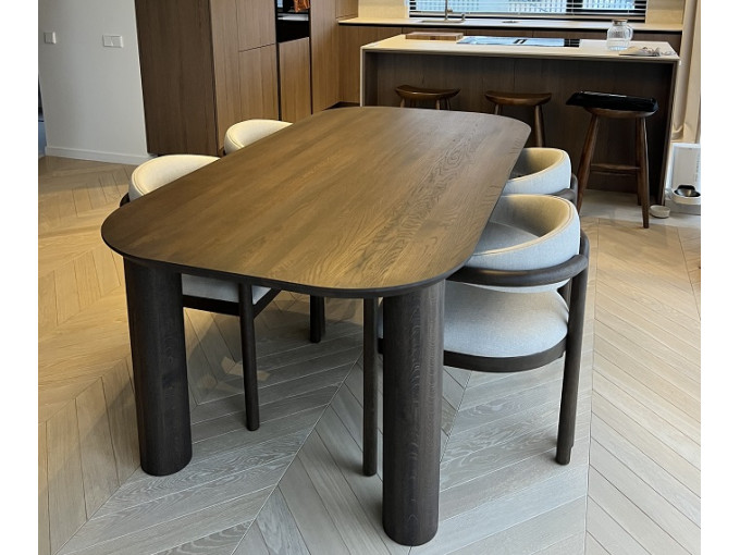 ĄŽUOLO MASYVO OVALUS VALGOMOJO STALAS - MASA, ĄŽUOLINĖS KOJOS