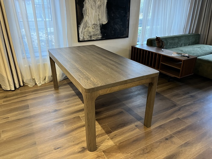 ĄŽUOLO MASYVO OVALUS VALGOMOJO STALAS - KARARA, ĄŽUOLINĖS KOJOS